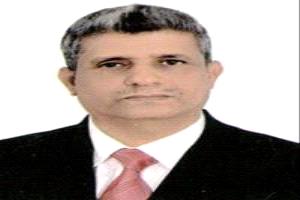 ناشط يدعو مجلسي القيادة الرئاسي والحكومة لتقديم استقالتهم