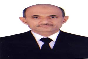 الدكتور  الحوشبي يعزي بوفاة محمود الدميني