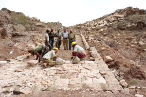 مدير عام الحصين يتفقد طريق الحصور الجهدعة ويعتمد استكمالها ضمن موازنة السلطة المحلية