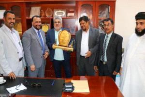 تكريم رسمي لنائب وزير التخطيط تقديراً لجهوده في مواجهة آثار إعصار "تيج" بمحافظة المهرة