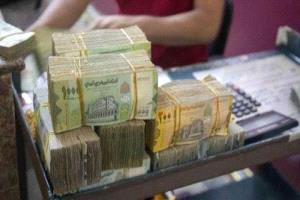 خبير اقتصادي: قيمة الريال اليمني تراجعت أمام الدولار بسبب وقف صادرات النفط