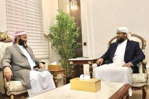 عضو مجلس القيادة يناقش مع وزير الأوقاف تعزيز نشر الوسطية وتطوير خدمات الحج