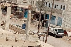 شهر ونصف في الظلام.. حارة سوق الخضار بمدينة عزان بلا كهرباء وسط تجاهل صارخ للمناشدات!