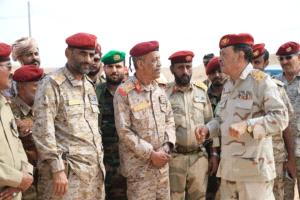 قائد المنطقة العسكرية الثانية يتفقد معسكرات الغيضة ويؤكد: لن نسمح بعودة الفوضى