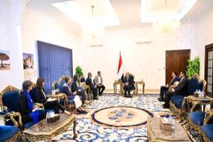 الرئيس العليمي يكشف أمر صادم وغير متوقع خلال لقائه بسفراء الاتحاد الأوروبي في قصر معاشيق