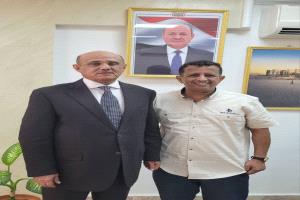 في زيارة لفتح نوافذ الحقيقة.. بن لزرق يلتقي محافظ البنك المركزي ويكشف أسباب الانهيار الاقتصادي