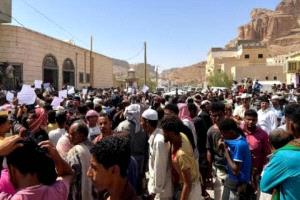 احتجاجات في دوعن تضامناً مع فرقة البندر المسرحية ورفضاً لتدهور الخدمات