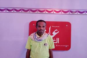 متعاقد مع مكتب الصناعة والتجارة في الشيخ عثمان يشكو إيقافه عن العمل وقطع مرتبه
