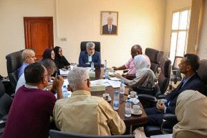 نائب وزير التخطيط يبحث مع مسؤول بمنظمة اليونيسيف مشروع الحوالات النقدية الغير مشروطة