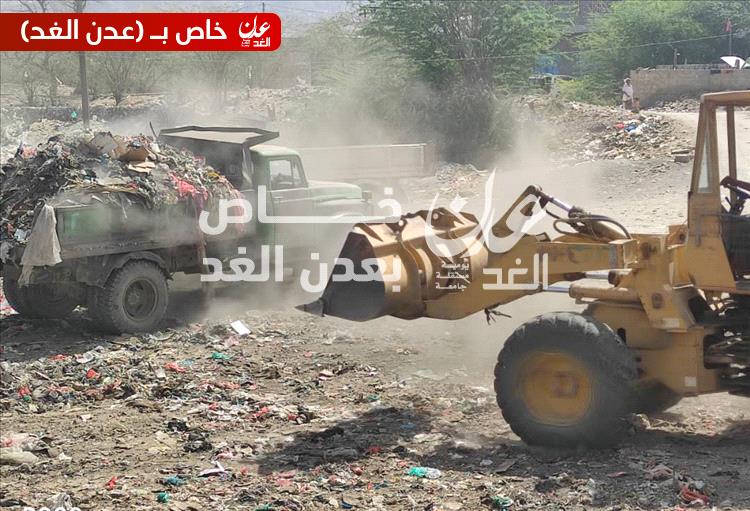 صندوق النظافة في مودية يواصل جهوده بنقل المخلفات الى خارج المدينة