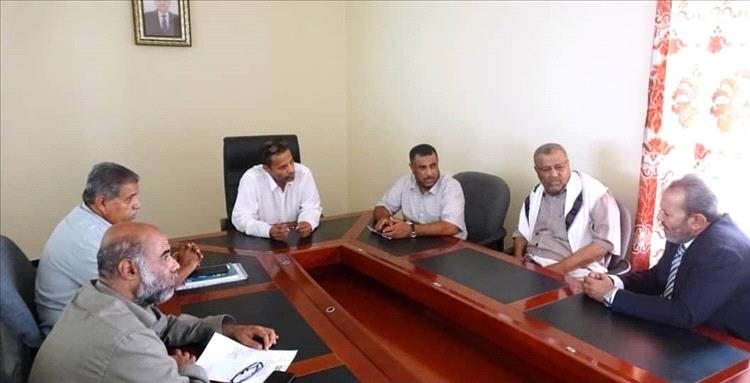 محافظ أبين يبحث مع مدير الصحة الجديد تحديات القطاع الصحي ويشهد مراسم التسليم والاستلام