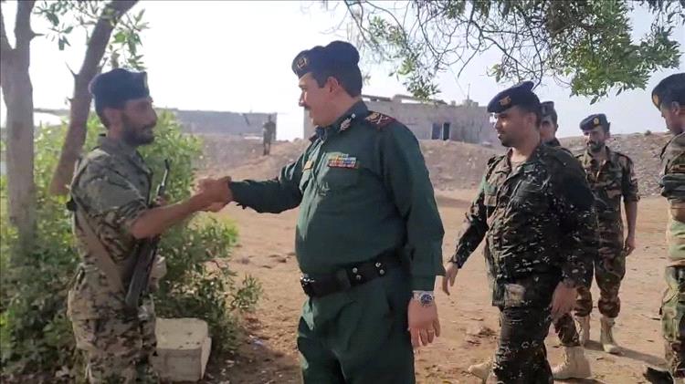 وزير الداخلية يزور النقاط الأمنية بعدن ويشيد بجهود الأجهزة الأمنية خلال عيد الأضحى