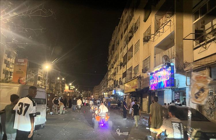 بسبب الظروف المعيشية الصعبة.. أهالي المعلا يكتفون بالتجول في الشارع الرئيسي في أول أيام عيد الأضحى