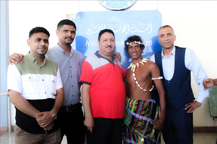 عدن تحتفي بزيارة "رجل الكهف"