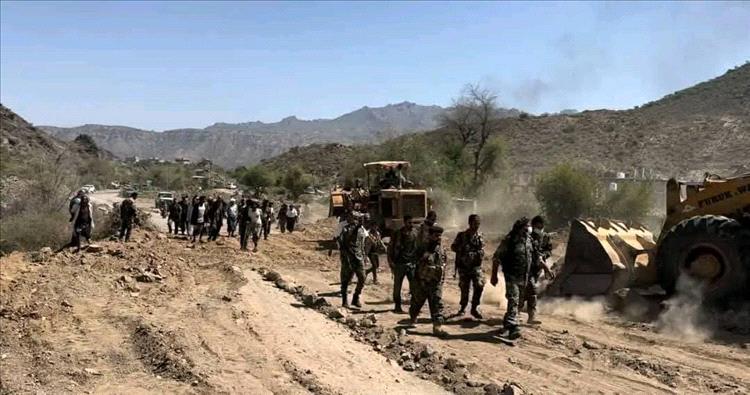 الحزام الأمني بالضالع يعيد فتح الطريق الدائري في قعطبة بجهود ميدانية لخدمة المواطنين