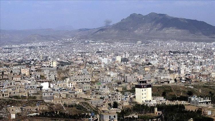 طائرتان حربيتان تحلقان في سماء صنعاء