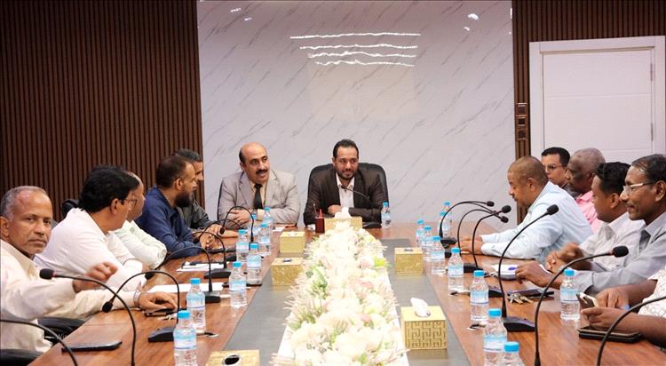 الوزير العكبري يزور مكتب تربية ساحل حضرموت ويشيد بكوادره في إنجاز التكاليف الوزارية للعام الدراسي المنصرم