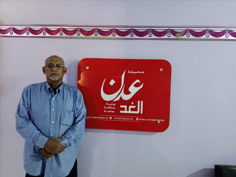 مواطن عدني يطالب بالقبض على قتلة نجله وتقديمهم للقضاء