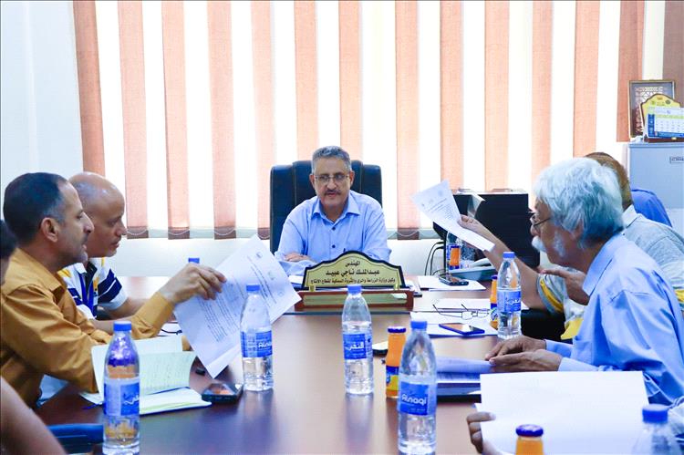 وكيل وزارة الزراعة والأسماك يلتقي فريق مؤسسة بناء الخيرية لمناقشة مشروع الإستجابة للأمن الغذائي بالضالع