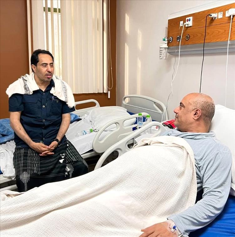 نايف البكري يطمئن على صحة الوزير واعد باذيب