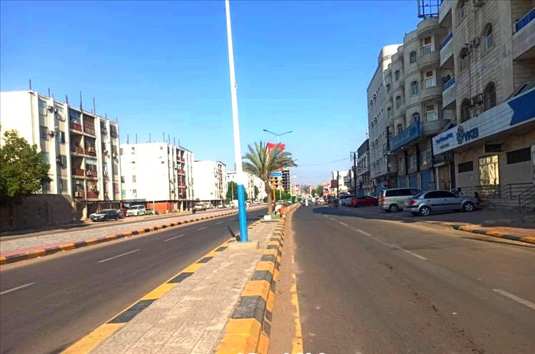 أين اختفت عادات يوم الخميس في عدن؟ شوارع وأسواق خالية تعكس عمق الأزمة الاقتصادية