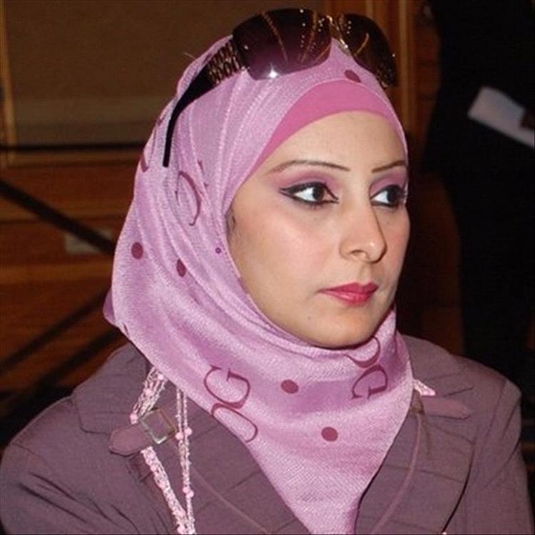 رندا عكبور تعلن رغبتها بمغادرة عدن: “أصبحتُ غريبة في مدينتي”