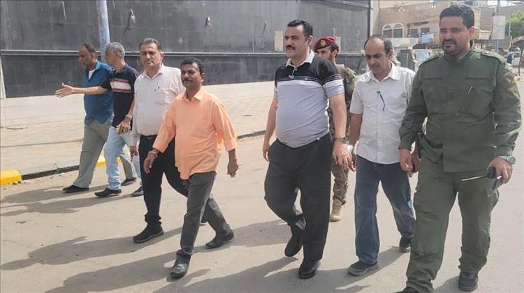 مدير عام المنصورة يتفقد الأعمال النهائية لمشروع إعادة تأهيل شارع حي الطيارين