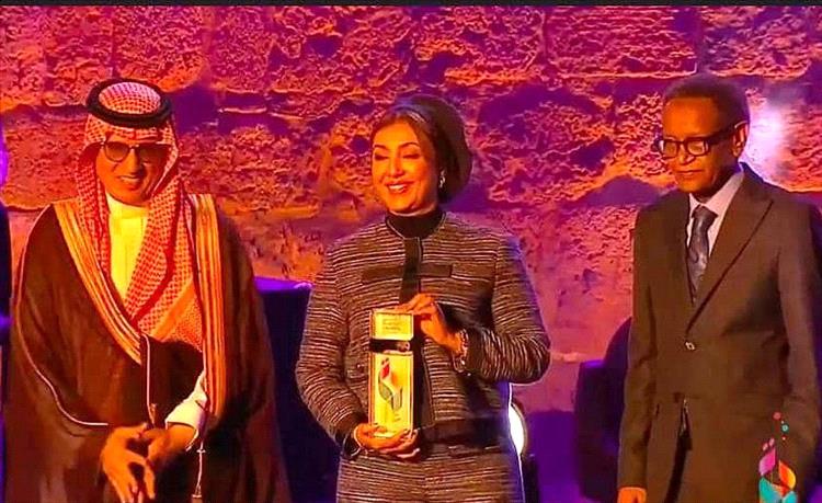 تكريم الإعلامية اليمنية سونيا مريسي في افتتاح الدورة 25 للمهرجان العربي للإذاعة والتلفزيون