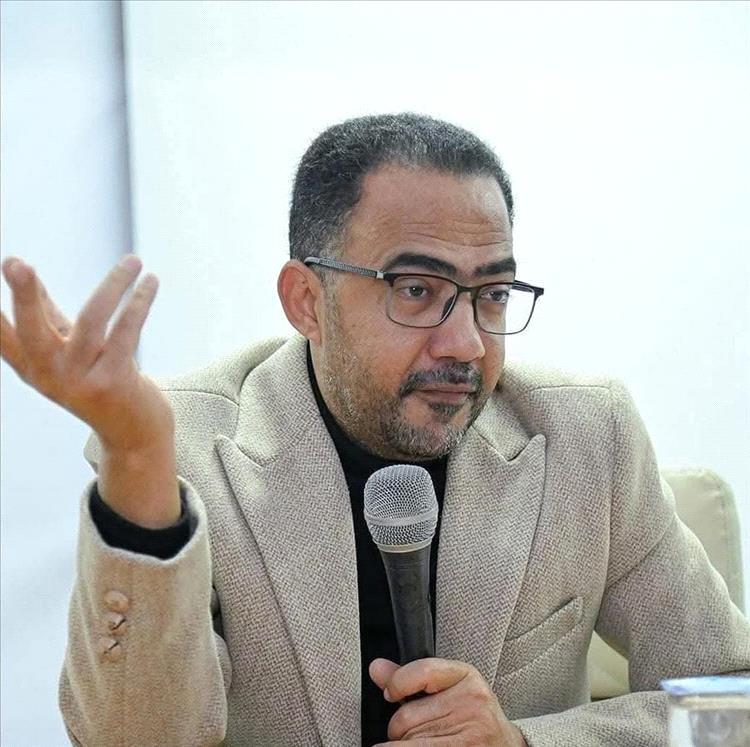 مدير عام مديرية مقبنة يعزي في وفاة الشاعر والأديب "فؤاد الحميري" ويشيد بدوره الوطني