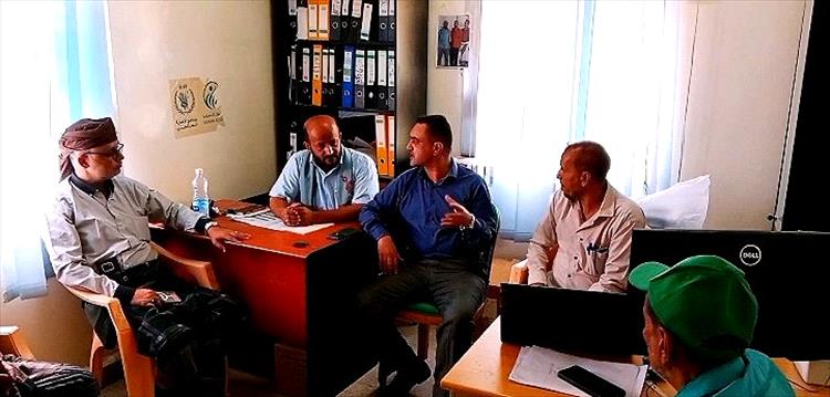 مدير عام ردفان يلتقي بمديري الصحة والمستشفى ويناقش سبل تحسين الخدمات الصحية في المديرية