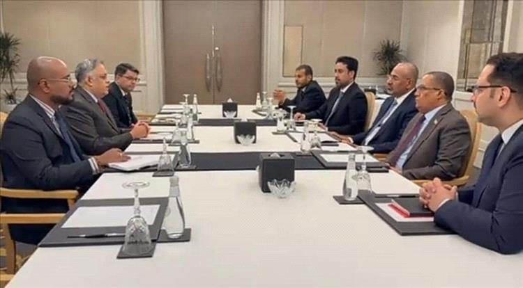 اللواء الزُبيدي يبحث مع السفير الهندي آفاق التعاون المشترك في الجوانب الأمنية والخدمية