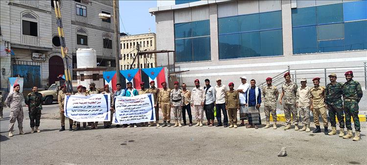 ضباط الدفعة الثانية كلية حربية ينظمون وقفة احتجاجية للمطالبة باعتماد التعزيز المالي للرواتب