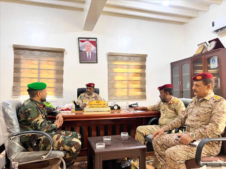 اللواء مرصع يبحث مع قائد كتيبة الاحتياط رفع مستوى الجاهزية القتالية بوحدات المحور
