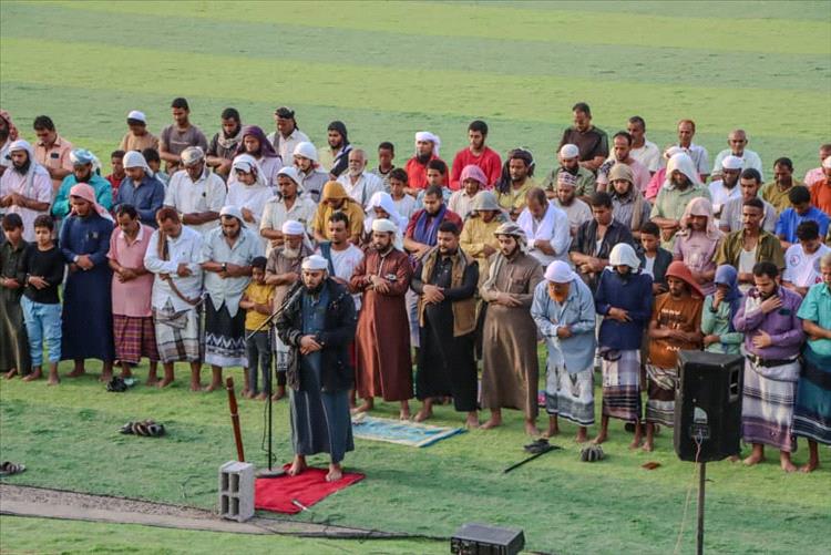 أبناء محافظة لحج يؤدون صلاة الاستسقاء طلبًا للغيث في ظل الجفاف