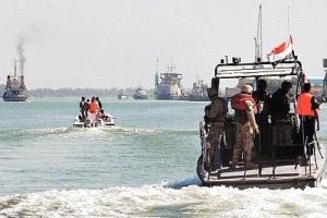 إنقاذ 4 صيادين من أبناء صيرة تعطل قاربهم قبالة سواحل عدن
