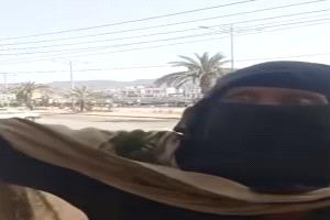 فيديو صادم لموظفة في صندوق النظافة بعدن تسلمت الف ريال من راتبها يثير تفاعلاً واسعاً ودعوات لإنصافها