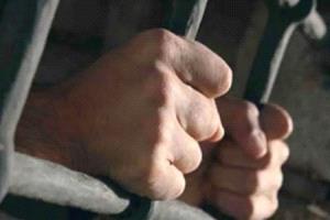 شرطة لودر بمحافظة أبين تحقق في جريمة قتل شاب بطلقات نارية وتضبط اثنين من الجناة