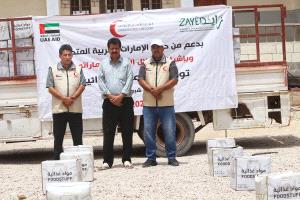 الهلال الأحمر الإماراتي يواصل برامجه ومبادراته الإنسانية والإغاثية في محافظة شبوة