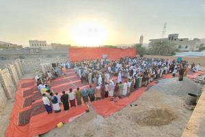 قبيلة آل بن عباد الكندي تحتفي بعوادها السنوي وتُكرم حفاظ كتاب الله والمتميزين في التحصيل العلمي في كافة المراحل الدراسية في الغرفة بابكر
