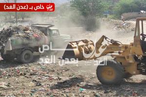 صندوق النظافة في مودية يواصل جهوده بنقل المخلفات الى خارج المدينة