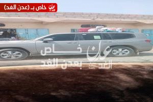 في أبين.. العثور على 40 ألف دولار ومجوهرات ثمينة على الخط الساحلي وإعادتها إلى صاحبها