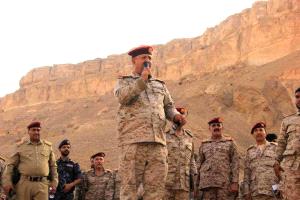 المنطقة العسكرية الأولى تنفذ المشروع التكتيكي "رعد" بالذخيرة الحية تتويجاً لاختتام دورة قادة السرايا