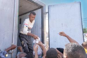 بتمويل بيت الزكاة الكويتي.. مؤسسة إثراء للتنمية توزع أضاحي العيد بشقرة أبين