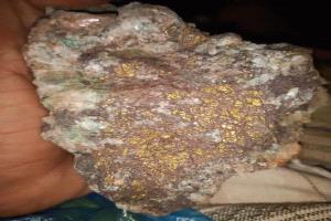 عمليات نهب عشوائية لأحجار ثمينة في أبين وشبوة وحضرموت منذ عام وسط غياب حكومي