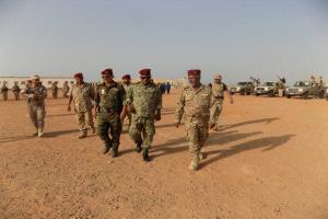 قائد لواء الريان يستقبل لجنه المعايده من قبل قياده المنطقه العسكريه الثانيه