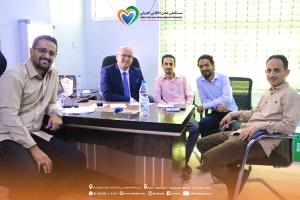 الطبيب الزائر الدكتور جهاد اليافعي يباشر استقبال الحالات في مستشفى عدن الألماني الدولي