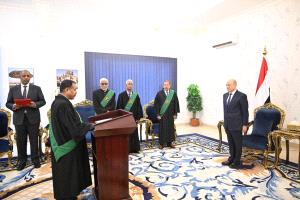 القضاة المعينون بالمحكمة العليا يؤدون اليمين القانونية امام رئيس مجلس القيادة الرئاسي