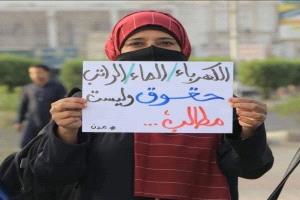 نقص الخدمات وتهاوي العملة يؤرقان الحكومة اليمنية