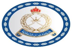شرطة عُمان تستعيد مطلوبًا يمنيًا عبر الإنتربول بتهم اختلاس وغسل أموال