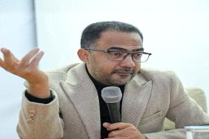 مدير عام مديرية مقبنة يعزي في وفاة الشاعر والأديب "فؤاد الحميري" ويشيد بدوره الوطني